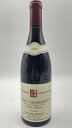 1947年、スタニスラ・セラファン氏によって創設されたこのドメーヌは、息子のクリスチャン氏によって1960年代から徐々に発展を続けてきました。最初に所有した畑はジュヴレ シャンベルタンの村名で当初はネゴシアンにワインを売っていましたが、1970年から徐々にドメーヌワインとして販売するようになり、1987年には100%ドメーヌ元詰めワインになりました。1990年代にはジュヴレ シャンベルタン村以外にシャンボール ミュジニー村やモレ サン ドニ村の畑も手に入れ、今では約5.3haの畑を所有しています。現在はクリスチャン氏の娘カリーヌ女史が主に出荷や事務を担当し、彼女の従兄弟のフレデリック女史が醸造を担当しています。所有するジュヴレ・シャンベルタン・ヴィラージュの畑の中でも1級区画に隣接する古木を中心に7区画の葡萄が使われています。樹齢は約60年、100%新樽で熟成されます。1級にも引けをとらない強い骨格と果実味があり男性的なイメージ。古樹ならではの複雑味と新樽率が高いのでタニックで凝縮感があります。 内容量 750ml ブドウ品種 ピノ・ノワール100％ 保存方法 冷暗所にて保存 原産国名 フランス　ブルゴーニュ　ジュヴレ・シャンベルタン 輸入者 ラック・コーポレーション [ct_w_21],[ct_w_31]