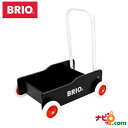 ブリオ&nbsp;BRIO&nbsp;トドラー&nbsp;【&nbsp;手押し車（黒）&nbsp;】&nbsp;31351 手押し車に光沢のある黒が登場！ 大好きなおもちゃを積んで歩行練習しましょう。 シックな黒色がとってもおしゃれな手押し車です。 ハンドルの角度は2段階に調整可能。 車輪回転の負荷も調節できます。 使わない時にはおもちゃのお片付け箱として利用するのもおすすめです。 シンプルなデザインなので、飽きることなく遊べられます。 スウェーデン発のBRIO玩具は主に木で作られています。 木で表現できないものは、PVCは使用せず、 安全なプラスチックを使用することで詳細を表現しています。 子ども達の普段の遊びに木のぬくもりを取り入れ、 自然を大切さを感じてもらいましょう。 ■BRIO 　1884年から想像力の芽を育てています。 　BRIOの玩具はシンプルで洗練されたデザインが特徴です。 　それが子供たちの遊びの世界を広げ、豊かな創造性を育ててきました。 　これこそがBRIOの全商品に込められた、「遊びの哲学」です。 　創立以来、BRIOはこの哲学を守り続けています。 　−責任ある森林管理− 　2014年より、BRIOの木製玩具には、FSC森林管理認証を受けた 　木材のみを使用しています。 ■製品仕様 　パッケージ幅：326mm&nbsp; 　パッケージ高さ：490mm&nbsp; 　パッケージ奥行：165mm&nbsp; 　ピース：1&nbsp; 　製品の奥行：320mm&nbsp; 　製品の高さ：480mm&nbsp; 　製品の長さ：483mm&nbsp; 　電池の使用：いいえ&nbsp; 　CE&nbsp;マーク：はい 　対象年齢&nbsp;9&nbsp;ヶ月