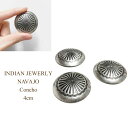 インディアンジュエリー ナバホ コンチョ フラワー スタンプ 4cm/1個 INDIAN JEWELRY NAVAJO Concho ◆輸入品販売に関しまして諸注意◆ ※新品、未使用品となりますが 購入先による背中付近に防犯タグのピン穴 　　　　形を整えるための針孔がございます。 　　　　いずれもお洗濯して頂くと消えますが、 　　　　不良品ではございません。 　　　　他、多少のしわや紙タグに欠損がある場合がございます。 ご理解の上、ご検討をお願い致します。 お気になる方は一度お問い合わせの上、ご確認ください。◆商品説明◆インディアンジュエリー、NAVAJOよりコンチョの入荷です。 花のスタンプが施された、かわいらしいコンチョです。 燻されたシルバーの陰影が素敵です。 ループ状のフックがあるので、ゴムや紐を通して髪留め、ポーチ、財布などお好きなアイテムにつけてカスタム出来ます♪ ※1個でのお値段です。セット商品ではございません。 ※サイズ色は若干差異あります。お選び頂くことはできませんのでご了承ください。 ◆インディアンジュエリー◆アリゾナ、ニューメキシコ等、インディアン達の一点一点、細かい工程を経てつくられるハンドメイドならではの貴重で魅力あふれるアクセサリー♪RALPH LAURENでも取り扱われている等、各方面からの人気も高く熱狂的なファンの多いアイテムです♪そんな中から当店ならではの厳選した数々のアクセサリーをお届けいたしております♪ サイズ 直径 4 ※単位はすべてcmになります。 OTHER ITEM 注記 ※できるだけ忠実に再現するよう努力しておりますが、 ディスプレイ画面等の環境上、ページで見た色と実際の商品の色とは 多少違う場合がございます。ご不明な点はお問い合わせください。 ※サイズは平置きで計測しています。 慎重に計測しておりますが、商品によって多少の誤差が出てしまう場合がございますのでその旨ご了承くださいませ。