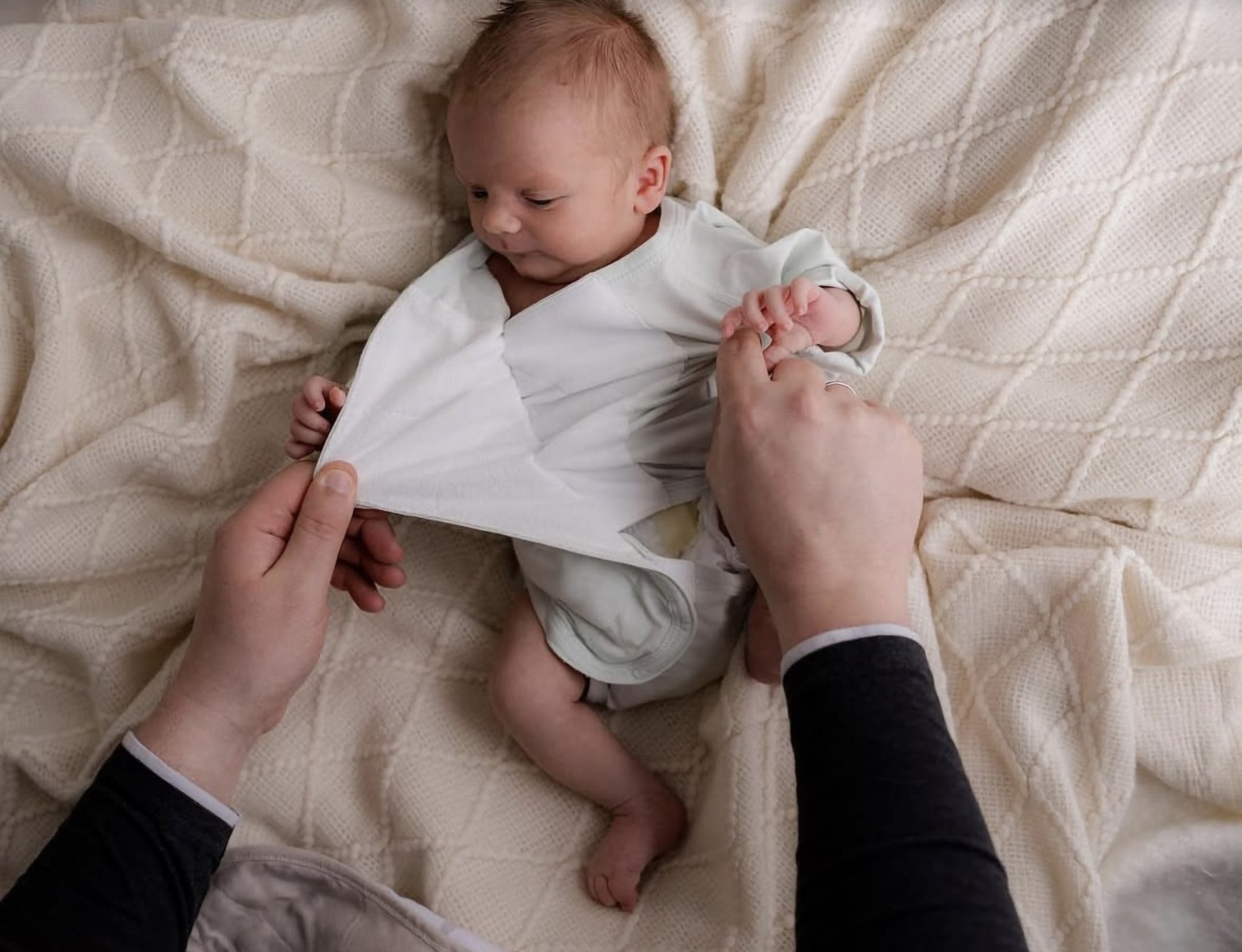 【オープン記念★クーポンで10%OFF】 Swado ボディスーツ オーガニックコットン 赤ちゃんの肌にやさしい前開き ゼロファスナー サイレントテープ採用 新生児〜6ヶ月対応 2サイズ 3カラー