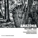 曲目・内容1-12.エイトル・ヴィラ＝ロボス（1887-1959）： 組曲「アマゾンの森」A floresta - 森Em plena floresta - 森の中でP&#225;ssaro da floresta - Canto I - 森の鳥 - 歌 IDan&#231;a da natureza - 自然の踊りConspira&#231;&#227;o e dan&#231;a guerreira - 陰謀と戦士の踊りVeleiros - 帆舟Em caminhos para a ca&#231;ada - 狩りのための道でCan&#231;&#227;o do amor - 愛の歌Melodia sentimental - センチメンタルなメロディO fogo na floresta - 森の火災Epilogo - 終章12.フィリップ・グラス（1937-）： メタモルフォシス I 〜「アマゾンの流れ」アーティスト（演奏・出演）カミラ・プロヴェンツァーレ（ソプラノ） … 3、6、8、9、11フィルハーモニア・チューリッヒシモーネ・メネセス指揮セバスチャン・サルガド（写真）レコーディング2022年10月チューリッヒ歌劇場その他の仕様など収録時間： 61分商品番号：ALPHA990ヴィラ＝ロボス（1887-1959）：組曲「アマゾンの森」グラス（1937-）：メタモルフォシス I （「アマゾンの流れ」より） ［シモーネ・メネセス、カミラ・プロヴェンツァーレ、フィルハーモニア・チューリッヒ］ VILLA-LOBOS, H.: Floresta do Amazonas / GLASS, P.: Metamorphosis I (Provenzale, Philharmonia Z&#252;rich, Menezes)CD 発売日：2023年09月22日 NMLアルバム番号：ALPHA990 Alpha Classicsシモーネ・メネセスが深い共感を持って描き上げる、ヴィラ＝ロボス最後の大作「アマゾンの森」ブラジル出身でパーヴォ・ヤルヴィの助手を務め、現在はフランスを拠点に活躍するシモーネ・メネセス。2019年には初来日を成功させ、2022年にリリースされたドキュメント映像『メタノイア』（Accentus Music）は世界各地でたいへん高い評価を得ています。近現代とブラジルの作品を得意とする彼女が深い愛情を寄せているのが、晩年のヴィラ＝ロボスが映画『緑の館』のために書いた曲を演奏会用に再構成した「アマゾンの森」。今回はAcademia Brasileira de M&#250;sicaの新校訂版から、メネセスが管弦楽とソプラノ独唱のための11曲（約45分）を抜粋、組曲版として収録しています。全曲版に聴かれる合唱の参加こそないものの、熱帯雨林の厳しい自然と熱量を大オーケストラで表現する音楽を雄大に歌い上げています。ソプラノ独唱にはメネセスと同じイタリア系ブラジル人のカミラ・プロヴェンツァーレ（プロヴェンサリ）が参加、深みのある歌声を聴かせます。併せて収録されたのは、フィリップ・グラスがブラジルの創作パーカッション・グループ、ウアクチのために書き下ろし、後に管弦楽版も作成した「アマゾンの流れ」から終曲「メタモルフォシス I」。ループするように繰り返されるリズムが心地よい作品です。またこのプロジェクトは報道やドキュメント写真で名高いセバスチャン・サルガドとのコラボレーションとなっており、「アマゾンの森」の各曲に対応する美しい写真をサルガドが提供、メネセスのコンサート会場で展示されるほか、このアルバムのブックレットにも掲載されています。作曲家検索リンク（このタイトルに収録されている作曲家）ヴィラ＝ロボスグラス