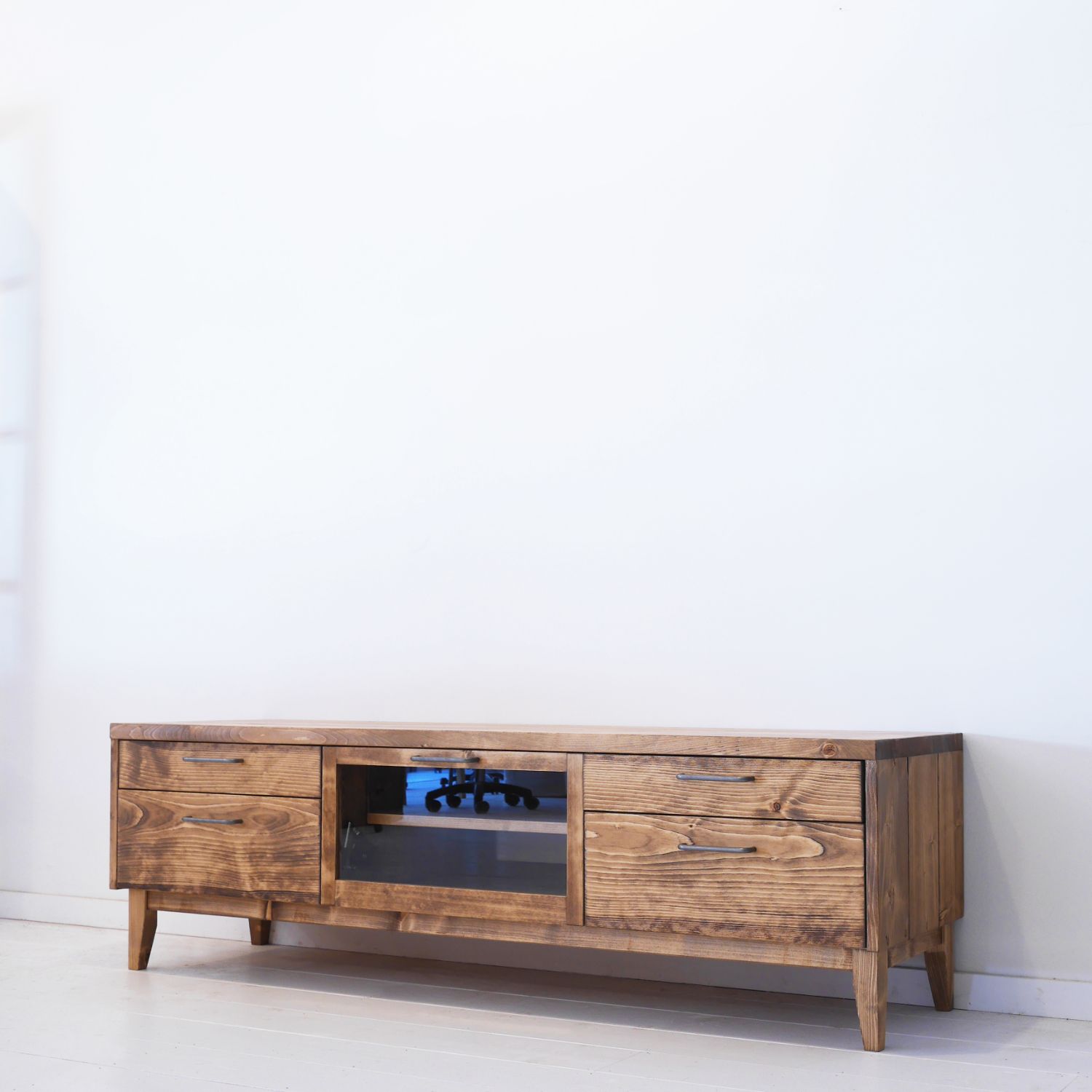 テレビボード 無垢 150 ロータイプ テレビ台 北欧 シンプル モダン ナチュラル カフェ風 西海岸 ヴィンテージ インダストリアル おしゃれ 手作り 引き出し ストレージ 収納 アイアン 脚付き ガラス 小さめ コンパクト ゲーム機 [3]