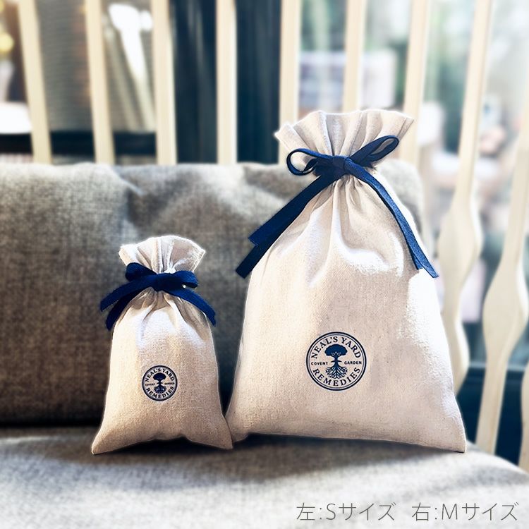 【公式/数量限定】ギフト巾着 （S）（ラッピング資材）/ プレゼント ギフト キット ラッピング 贈答用 リボン付 包装 リサイクルコットン 綿 クリスマス 誕生日 バレンタイン ホワイトデー メイクポーチ 小物入れ 巾着 ニールズヤード* nealsyard-10001703 公式ニールズヤードレメディーズ サンプル画像3