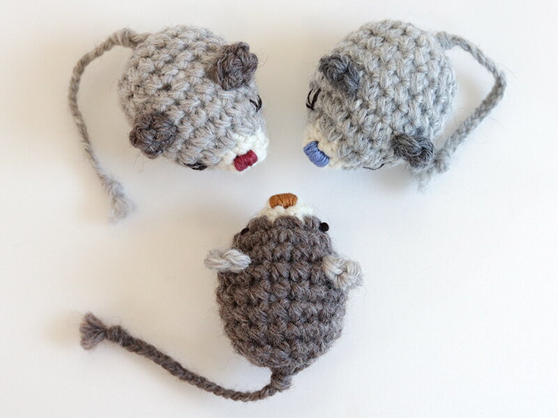 necono 猫 おもちゃ「ねずみのあみぐるみ」 新色キャラメル ブルー ボルドー ネズミ　一人遊び　おしゃれ　ギフト　日本製　手作り　手編みのネコのおもちゃ 雑貨 誕生日 猫グッズ 3