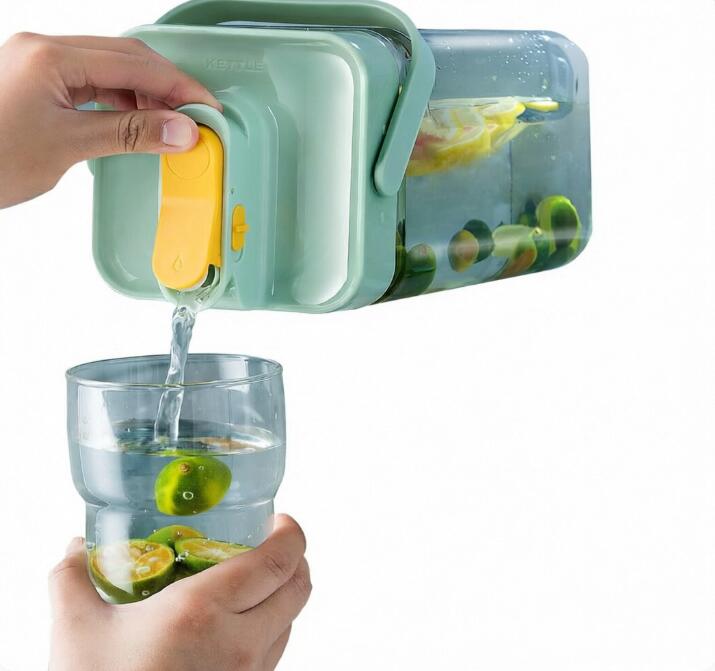 麦茶ポット ピッチャー お茶ポット ドリンクサーバー 横置き 耐熱 3.5L 漏れない ウオーターサーバー 冷水筒 冷水ボトル 蓋付き 洗いやすい プラスチック フタ付き 冷蔵庫 水差し アウトドア 広口 持ちやすい (オフホワイト, 3.5L)