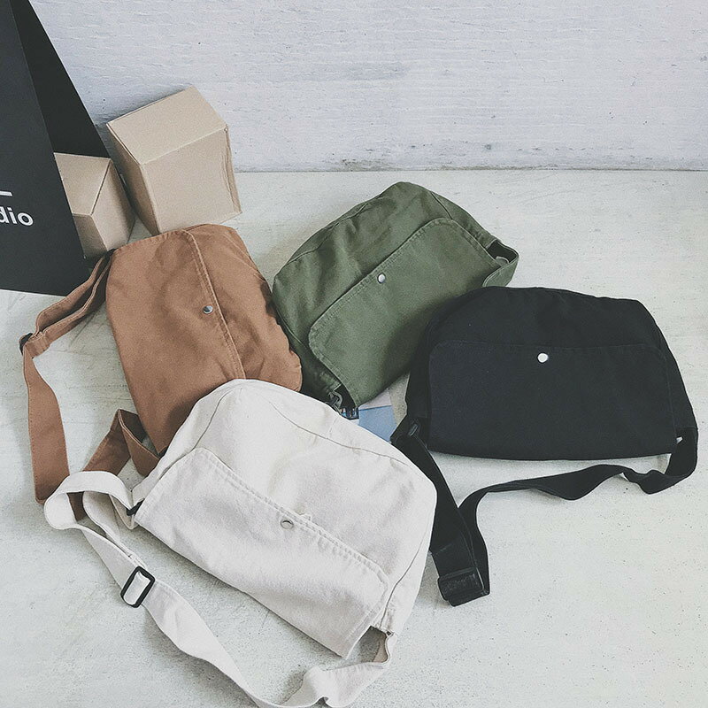 キャンバスショルダーバッグ 無地 大容量 メッセンジャーバッグ 学生 通学 通勤 斜めがけバッグ シンプル おしゃれ 軽量