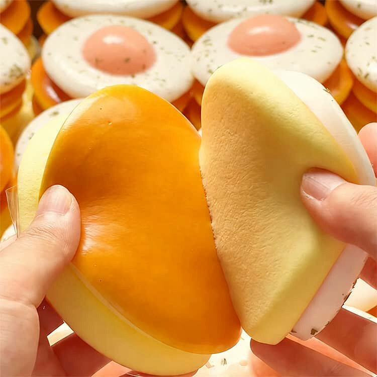 目玉焼きトースト大福 リアル 雑貨 おもちゃ ストレス解消 Y2K スクイーズ 低反発 ケーキ もちもち ぷにぷに かわいい パン おしゃれ 食べ物 景品 そっくり 食品サンプル 癒し 子供 大人 スクイーズ 誕生日 neighbor111-10010844 neighbor サンプル画像2