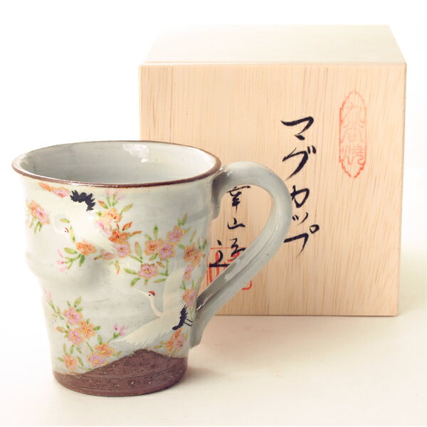 九谷焼 友禅マグカップ『鶴』 【楽ギフ_名入れ】湯呑み/結婚祝い/ペア/セット/ 木箱入り/結婚記念日/両親/世界に一つ/妻/ギフト/プレゼント/敬老の日/母の日/父の日/金婚式/銀婚式/還暦/古希/喜寿/傘寿/米寿/卒寿/お祝い/陶器/和食器のサムネイル