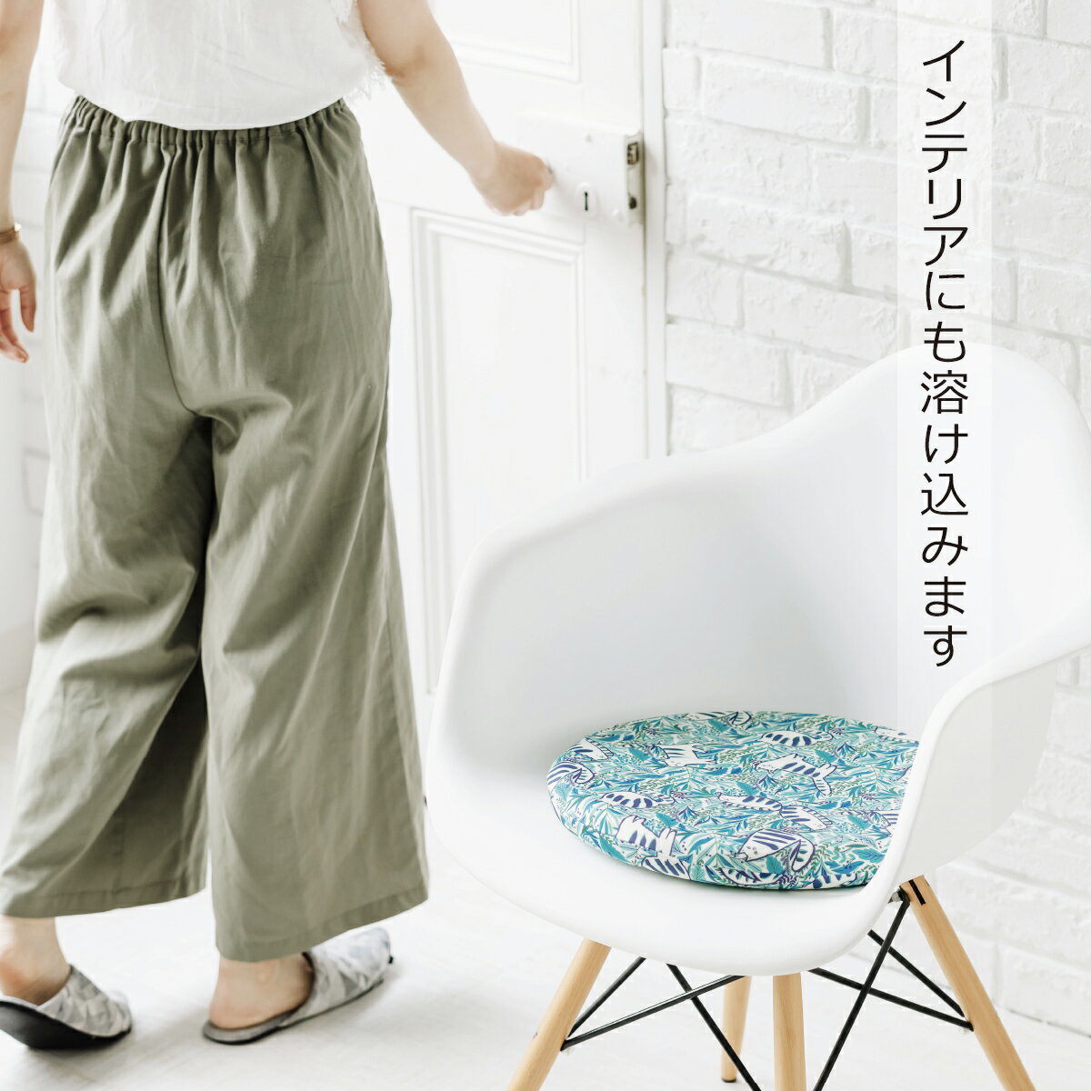 夏用のクールクッションです ネコでも人でも使えます もちふわ クールクッション 猫の友社 低反発 ひんやり 接触冷感 猫用 猫柄 座布団 もっちり 冷却 冷却ジェル 猫用ベッド ポイント10倍 夏用 クール 腰痛対策 ふわふわ 猫デザイン