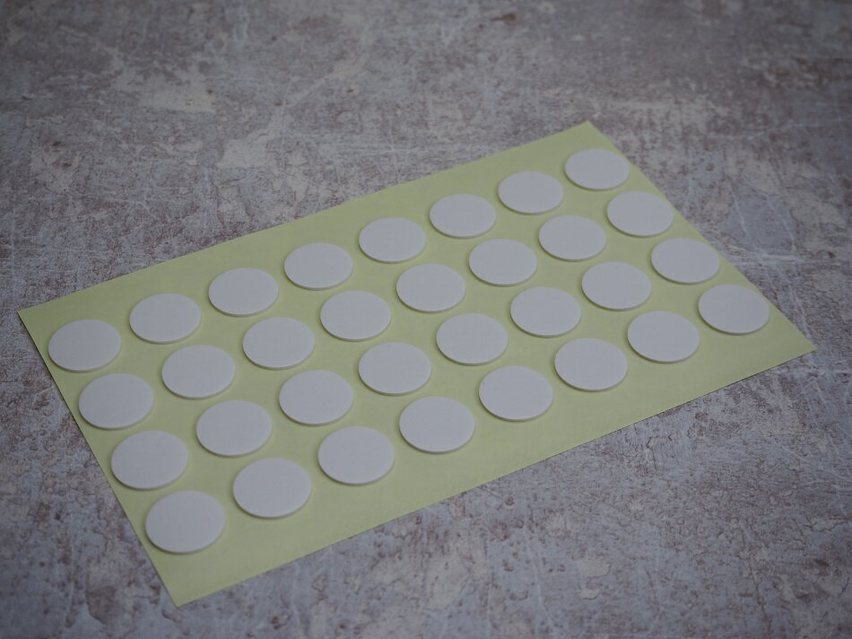 【1mm厚 PE発泡基材 両面粘着テープ No.8950　直径20mm 丸形　160個】建築部材やアクセサリーの固定用..