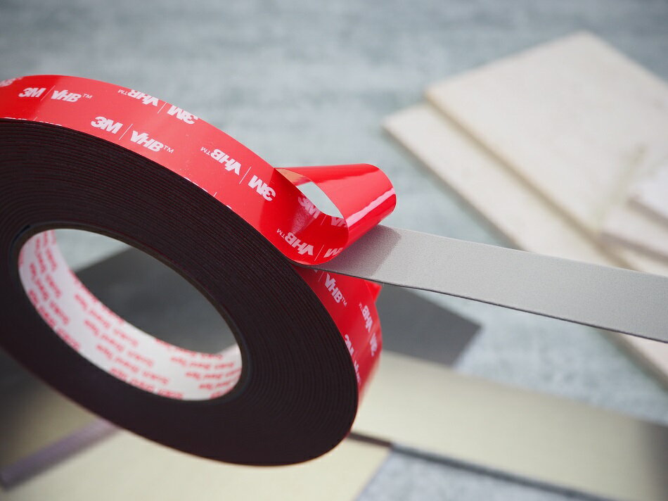 【3M　VHBテープ GPH-110GF 金属・プラスチック用 　19mm幅×10m巻　1本】建築部材やアクセサリーの固定..