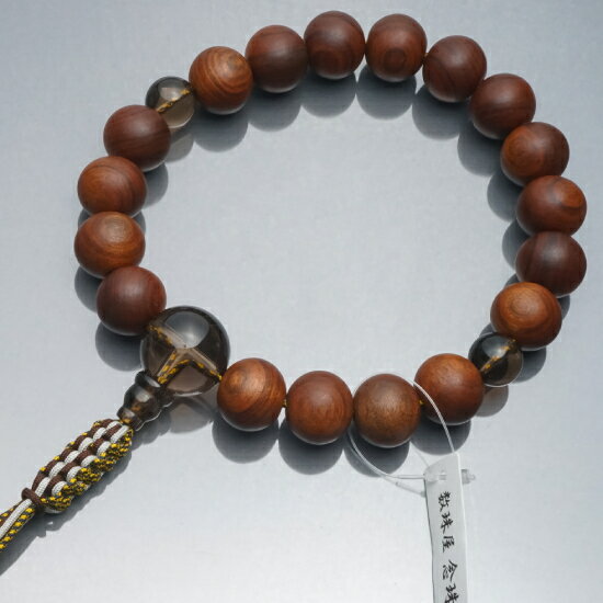 浄土真宗 日本製 数珠 男性用 栴檀 18玉 茶水晶仕立 正絹紐房 数珠袋付 【送料無料】【じゅず 念珠 京念珠 通販 京都 購入 タイガーアイ 略式数珠 天然石 念誦 頭房 どこで 買う じゅず 贈り物 法事 葬式 葬儀 法要 通夜 送料無料 】