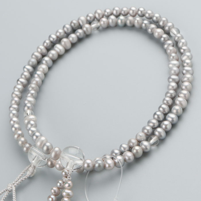 日蓮宗 数珠 女性用 8寸 108玉 淡水パール（グレー） 本水晶 正絹製・梵天房【本式数珠 京念珠 京都 法華 淡水真珠 6月の誕生石 法事 法要 葬式 葬儀 二輪 二連 八寸 お墓参り マイ数珠 IM 2000400400415】【数珠袋付き】【送料無料】