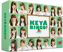 封入特典 ●フォトブックレット36P ●ポストカード3枚ランダム封入（全21種） AKB48、乃木坂46を国民的アイドルに成長させてきたアイドルバラエティーの登竜門‘BINGO！’シリーズ。 今回、始まった新たなシリーズは、その名も「全力！欅坂46バラエティー KEYABINGO！」。 デビュー間もない欅坂46にバラエティーの洗礼が！！ ドッキリ企画から始まり、最終回の「サイレントマジョリティー」のセンター争奪3番勝負まで欅坂46の成長ぶりを完全収録！ 特典映像には、メイキング映像、未公開映像に加え、メンバー同士で撮影し合った「KEYAカメラ」 さらに全収録後に行った特典映像撮り下ろし企画【KEYABINGO！打ち上げパーティー！】を収録！ ＜収録内容＞ 【Disc】：DVD4枚（本編DISC 3枚 + 特典DISC 1枚） DISC.1（#1～#4） DISC.2（#5～#8） DISC.3（#9～#12） 【本編収録内容】 #1「欅坂46へドッキリ企画」 #2「1対1のガチンコ対決！」 #3「顔面運動会」／「熱唱？絶叫？号泣？真夏のホラーカラオカGP」前篇 #4「熱唱？絶叫？号泣？真夏のホラーカラオカGP」後篇 #5「ワイワイ バーベキュー大会！！」 #6「楽屋をモニタリング！欅坂46の素顔を暴け！」 #7「目指せ！セクシー＆ぶりっ子キャラ」 #8「セクシーVSぶりっ子 男心をつかむ演技対決」 #9「一番男ウケするメンバー決定戦！！」 #10「ラッキーガールランキング」 #11「欅坂46プレゼンツ！日本昔話」 #12「【サイレントマジョリティー】センター争奪3番勝負」 Blu-ray BOX・DVD-BOX共通特典DISC ●メイキング映像 ●未公開映像 ●メンバー同士で撮影！「KEYAカメラ」 ●KEYABINGO！打ち上げパーティー！ ●サイレントマジョリティー完全版 ＜キャスト＞ 欅坂46 MC：サンドウィッチマン 【ゲスト】 三四郎　橋本マナミ　さとう珠緒　ぷりあてぃす玲奈　島田秀平　いとうあさこ