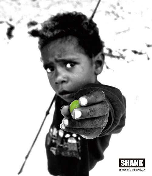 ご注文前に必ずご確認ください＜商品説明＞9月19日(火)に赤坂BLITZにて開催したツアーファイナルシリーズ東京公演のLIVE映像に加え、全51箇所を回ったツアーのドキュメント映像、さらにMV5本を収録した見応え十分の内容!＜収録内容＞[Honesty Tour 2017 -Final Series- 2017.9.19＠AKASAKA BLITZ-] Surface[Honesty Tour 2017 -Final Series- 2017.9.19＠AKASAKA BLITZ-] Mighty Clash[Honesty Tour 2017 -Final Series- 2017.9.19＠AKASAKA BLITZ-] Good Night Darling[Honesty Tour 2017 -Final Series- 2017.9.19＠AKASAKA BLITZ-] Life is...[Honesty Tour 2017 -Final Series- 2017.9.19＠AKASAKA BLITZ-] Cigar Store[Honesty Tour 2017 -Final Series- 2017.9.19＠AKASAKA BLITZ-] Hope[Honesty Tour 2017 -Final Series- 2017.9.19＠AKASAKA BLITZ-] Take Me Back[Honesty Tour 2017 -Final Series- 2017.9.19＠AKASAKA BLITZ-] Time is...[Honesty Tour 2017 -Final Series- 2017.9.19＠AKASAKA BLITZ-] Frustration[Honesty Tour 2017 -Final Series- 2017.9.19＠AKASAKA BLITZ-] Wall Ride[Honesty Tour 2017 -Final Series- 2017.9.19＠AKASAKA BLITZ-] Movie[Honesty Tour 2017 -Final Series- 2017.9.19＠AKASAKA BLITZ-] 620[Honesty Tour 2017 -Final Series- 2017.9.19＠AKASAKA BLITZ-] Departure[Honesty Tour 2017 -Final Series- 2017.9.19＠AKASAKA BLITZ-] Two sweet coffees a day[Honesty Tour 2017 -Final Series- 2017.9.19＠AKASAKA BLITZ-] Weather is Beautiful[Honesty Tour 2017 -Final Series- 2017.9.19＠AKASAKA BLITZ-] From tiny square room[Honesty Tour 2017 -Final Series- 2017.9.19＠AKASAKA BLITZ-] Keep on Walking[Honesty Tour 2017 -Final Series- 2017.9.19＠AKASAKA BLITZ-] Restart[Honesty Tour 2017 -Final Series- 2017.9.19＠AKASAKA BLITZ-] TOP WATER[Honesty Tour 2017 -Final Series- 2017.9.19＠AKASAKA BLITZ-] My sweet universe[Honesty Tour 2017 -Final Series- 2017.9.19＠AKASAKA BLITZ-] Love and Hate[Honesty Tour 2017 -Final Series- 2017.9.19＠AKASAKA BLITZ-] It’s not a game[Honesty Tour 2017 -Final Series- 2017.9.19＠AKASAKA BLITZ-] Set the fire[Honesty Tour 2017 -Final Series- 2017.9.19＠AKASAKA BLITZ-] Honesty[Honesty Tour 2017 -Final Series- 2017.9.19＠AKASAKA BLITZ-] submarine[Honesty Tour 2017 -Final Series- 2017.9.19＠AKASAKA BLITZ-] Long for the Blue moon[Honesty Tour 2017 -Final Series- 2017.9.19＠AKASAKA BLITZ-] Lamp[Honesty Tour 2017 -Final Series- 2017.9.19＠AKASAKA BLITZ-] BASIC[Honesty Tour 2017 -Final Series- 2017.9.19＠AKASAKA BLITZ-] Stop the crapHonesty tour 2017 Documentary Film[Music Video] Hope[Music Video] First Light Anthem[Music Video] Honesty[Music Video] Mighty Clash[Music Video] Life is...＜アーティスト／キャスト＞SHANK(演奏者)＜商品詳細＞商品番号：CTXD-20086SHANK / Honesty Tour 2017メディア：Blu-rayリージョン：free発売日：2018/01/10JAN：4945817200860Honesty Tour 2017[Blu-ray] / SHANK2018/01/10発売