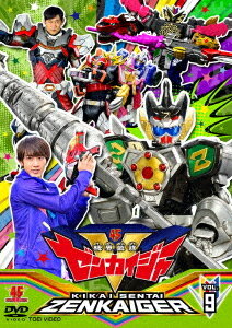 ご注文前に必ずご確認ください＜商品説明＞1人の人間と、4人のロボが、すべての世界をまもるヒーローに! その名は、機界戦隊ゼンカイジャー!! DVD第9巻。——ゴレンジャーが戦う世界、ジュウレンジャーが戦う世界、キラメイジャーが戦う世界・・・あらゆる世界が、機械生命体キカイノイドの世界「キカイトピア」の悪の王朝「トジテンド」によって、小さなギアに閉じ込められ消えてしまった。最後に狙われたのは—— 平行世界に唯一残ったこの世界。この世界が「キカイトピア」と混ざってから1ヵ月。人間とキカイノイドは、次第に打ち解けてきていた。ところが、トジテンドが攻め込んでくると、仲良くなれると思っていたキカイノイドが暴れ出す。五色田介人は、両親が残した秘密のアイテム「ギアトリンガー」と、スーパー戦隊の力を凝縮した「センタイギア」を使ってゼンカイザーにチェンジ! 正義の心を持った4人のキカイノイドとともに、トジテンドに立ち向かう! 第33話〜第36話を収録。＜アーティスト／キャスト＞駒木根葵汰(演奏者)　世古口凌(演奏者)　増子敦貴(演奏者)　榊原郁恵(演奏者)　川岡大次郎(演奏者)　甲斐まり恵(演奏者)　浅沼晋太郎(演奏者)　宮本侑芽(演奏者)　佐藤拓也(演奏者)　福圓美里(演奏者)　中田譲治(演奏者)　乃村健次(演奏者)　竹田雅則(演奏者)　鈴木達央(演奏者)　梶裕貴(演奏者)　八手三郎(演奏者)＜商品詳細＞商品番号：DSTD-9869Sci-Fi Live Action / Kikai Sentai Zenkaiger Vol.9メディア：DVD収録時間：99分リージョン：2カラー：カラー音声：日本語 ステレオ発売日：2022/04/13JAN：4988101216918機界戦隊ゼンカイジャー[DVD] VOL.9 / 特撮2022/04/13発売