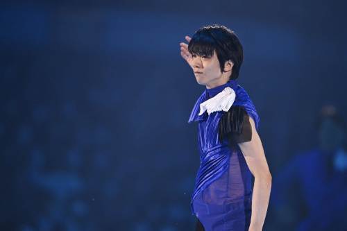 羽生結弦 カレンダー YUZURU[本/雑誌] 2024 卓上版 両面刷りA5サイズクリアファイル付き / 集英社