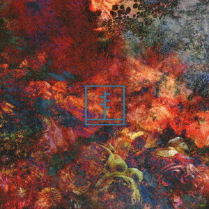 ご注文前に必ずご確認ください＜商品説明＞現行の激情ハードコア/スクリーモで最重要バンドと目されているFRAIL BODYの最新作が4年半振りにリリース! レコーディング自体は2021年春に完了していたものの、コロナ禍での活動制限とアートワーク制作進行の遅れからスケジュールが大きくずれ込んだ。1stよりもカオス度が更に高まり、ブラック・メタル的なブラスト・ビート+トレモロ・リフの連射と展開に次ぐ展開の目まぐるしさ、トリオ編成の間合いを生かした王道オルタナティヴ・ロックの如きアンサンブルが相俟って、ダイナミズムに拍車が掛かる。惜別の悲しみと迷いを希望に変える絶叫は圧巻。スクリーモというよりも00年代初頭のカオティック・ハードコアに近い様相だ。概念は何となく浸透しながらも実態と代表作が見えづらい’skramz’の決定打となり得る会心の仕上がり。日本盤のみ『A Brief Memoriam (Live)』全6曲を全世界初フィジカル・フォーマット化し、ボーナス・トラックとして追加収録。＜収録内容＞スキャフォルディング / フレイル・ボディバース / フレイル・ボディクリティック・プログラム / フレイル・ボディディヴォウション / フレイル・ボディモノリス / フレイル・ボディリフレイン / フレイル・ボディノー・レゾルーション / フレイル・ボディラナウェイ / フレイル・ボディホライズン・ライン / フレイル・ボディアナザー・イヤー・リムーヴド / フレイル・ボディア・カプセル・イン・ザ・セディメント / フレイル・ボディパステル (ライヴ) (日本盤ボーナス・トラック) / フレイル・ボディユア・デス・メイクス・ミー・ウィッシュ・ヘヴン・ワズ・リアル (ライヴ) (日本盤ボーナス・トラック) / フレイル・ボディアパーチャー (ライヴ) (日本盤ボーナス・トラック) / フレイル・ボディトラディションズ・イン・ヴァーシズ (ライヴ) (日本盤ボーナス・トラック) / フレイル・ボディコールド・ニュー・ホーム (ライヴ) (日本盤ボーナス・トラック) / フレイル・ボディオールド・フレンズ (ライヴ) (日本盤ボーナス・トラック) / フレイル・ボディ＜アーティスト／キャスト＞Frail Body(演奏者)＜商品詳細＞商品番号：DYMC-410Frail Body / Artificial Bouquet [Japan Bonus Track]メディア：CD発売日：2024/03/27JAN：4988044098671アーティフィシャル・ブーケイ[CD] / フレイル・ボディ2024/03/27発売