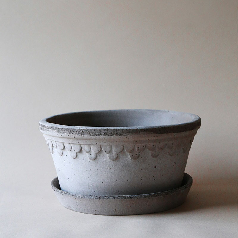 Bergs Potter 植木鉢 グレー Copenhagen φ25cm 低め 受け皿付き 素焼き 底穴あり バーグスポッター コペンハーゲン 北欧 おしゃれ プランター フラワーポット 観葉植物 室内 丸型 鉢 かわいい ガーデニング 陶器鉢 デンマークのサムネイル