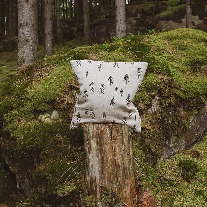 Fine Little Day TALL 刺繍 クッションカバー 麻70% 針葉樹 ファインリトルデイ 北欧 スウェーデン【メール便配送】