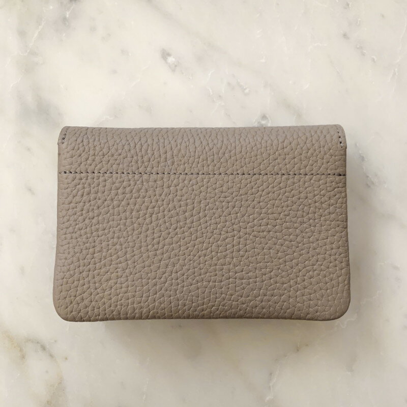 シンプル エレガントな究極の革職人のお財布 Studio La Cause 財布 M ベージュ レディース シュリンク レザー 内縫い フラップ ミニ 財布 ウォレット 牛革 本革 おしゃれ カード収納 小銭入れ 日本製 スタジオラコーズ 世界的に有名な