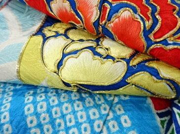 絞り矢羽根に花唐草模様刺繍振袖【リサイクル】【中古】
