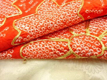 絞り 雲取に菊楓模様刺繍振袖【アンティーク】【中古】(リメイク・材料用)