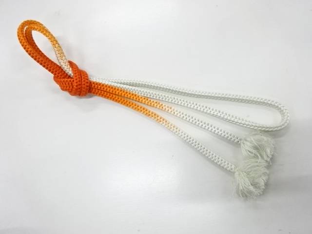 （単位：cm） 時代 現代(1989 - ) 状態 非常によい 素材 正絹 色目 オフホワイト・橙 【商品説明】状態は大変良いです。使用可能です。