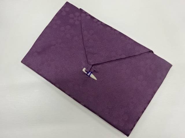 （単位：cm） 時代 現代(1989 - ) 状態 非常によい 素材 正絹 色目 紫 【商品説明】 台サイズ：縦19センチ×横12センチ 状態は大変良いです。 使用可能です。
