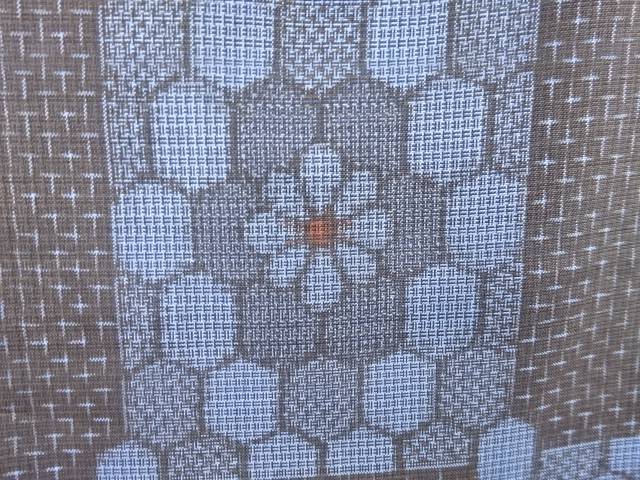 市松に花模様織り出し本場村山泥大島紬着物【アンティーク】【中古】【着】