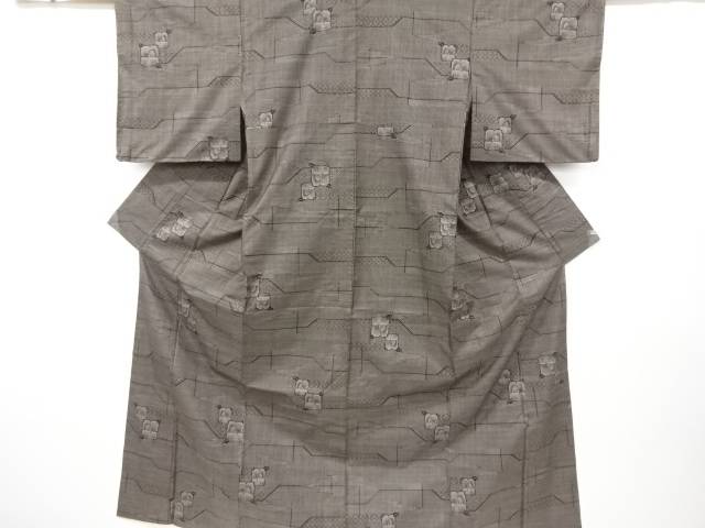 幾何学に抽象椿模様織り出し本場泥大島紬着物(5マルキ)【中古】【着】