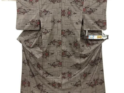 菊・楓模様織り出し本場泥大島紬着物(5マルキ)【中古】【着】 菊・楓模様織り出し本場泥大島紬着物(5マルキ)【中古】【着】