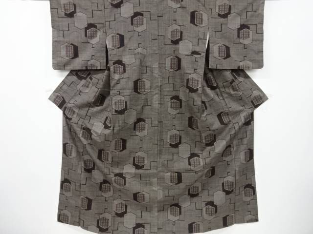 亀甲模様織り出し本場泥大島紬着物(5マルキ)【中古】【着】