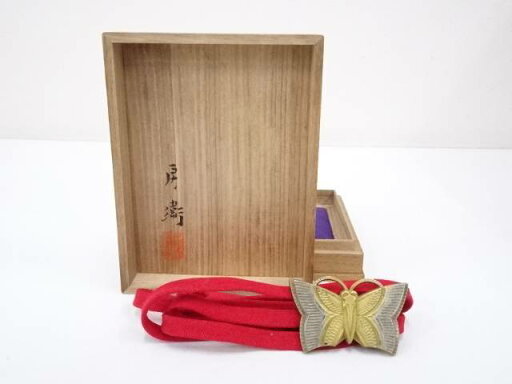 房衛造 金銀彫金蝶型帯留(37g)(共箱)【中古】【着】 房衛造 金銀彫金蝶型帯留(37g)(共箱)【中古】【着】