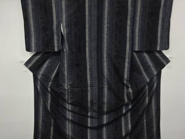 未使用品 縞に草花模様織出し手織り紬着物【着】