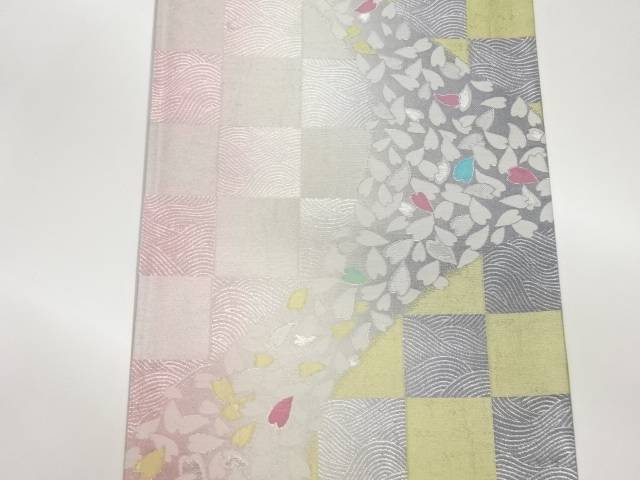 桜の花弁に市松・波模様織出し袋帯【中古】【着】