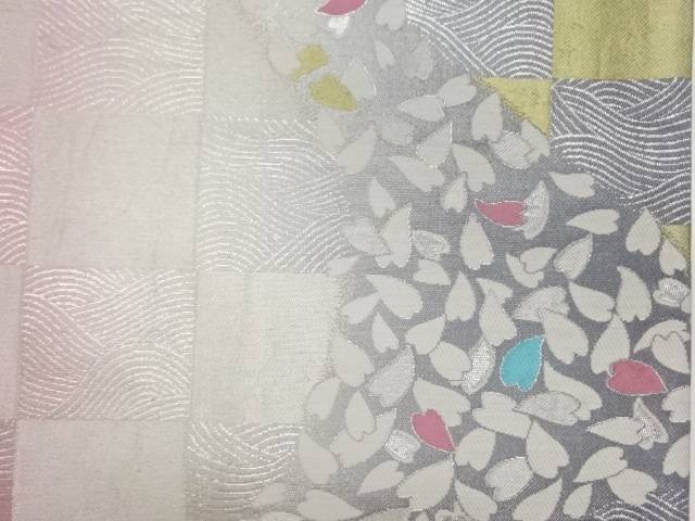 桜の花弁に市松・波模様織出し袋帯【中古】【着】