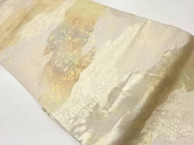 引箔霞に笹蔓緞子・波・色紙散らし模様織出し名古屋帯【中古】【着】【名古屋帯】
