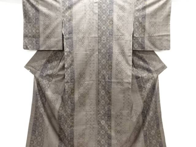 未使用品　縞に華紋模様織り出し本場泥大島紬着物(7マルキ)【着】【紬・お召し】(4)