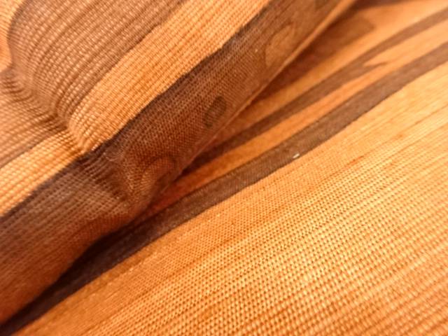Kimono-Shinei 2号店の手織り節紬　変わり横段に花模様　名古屋帯【中古】【着】【名古屋帯】｜アングル3