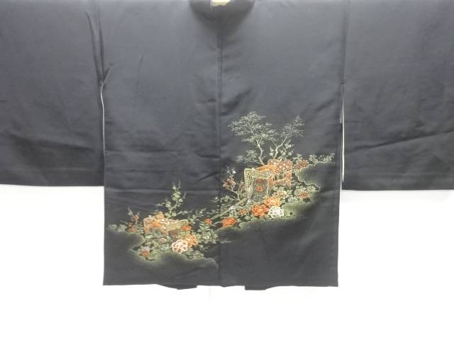 ＜羽織サイズ＞（単位：cm） 着丈 73 着丈(出し) &nbsp; 裄 62 裄(出し) &nbsp; 袖丈 47 袖丈(出し) &nbsp; 後幅 &nbsp; 前幅 &nbsp; 時代 現代(1989 - ) 状態 非常によい 素材 正絹 色目 黒 【商品説明】 薄ヤケが有ります。 状態は大変良いです。 着用可能です。【合計3980円以上の購入で送料無料】 漆御所車に草花模様織り出し絵羽織【中古】【着】【コート・道中着】