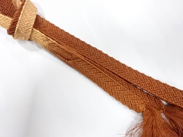 （単位：cm） 時代 現代(1989 - ) 状態 非常によい 素材 正絹 【商品説明】 状態は大変良いです。 使用可能です。 採寸：検品：守屋　撮影：守屋【合計3980円以上の購入で送料無料】 正絹　手組帯締め【中古】【着】【和装小物】