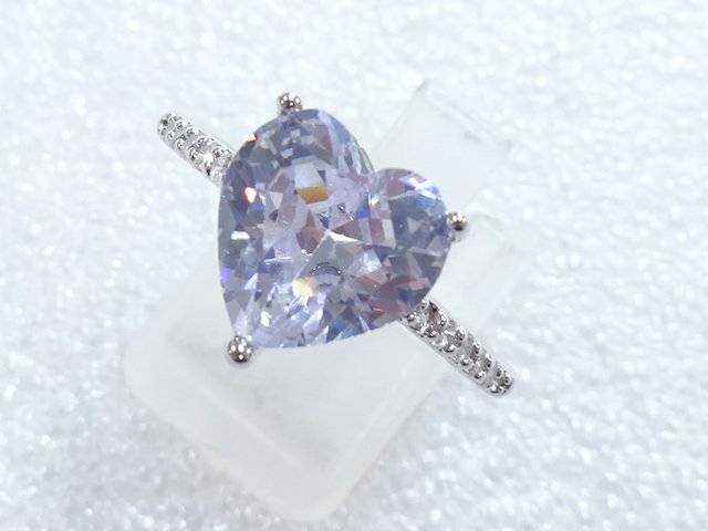 （単位：cm） 状態 非常によい 素材 金属 【商品説明】 状態は大変良いです。 使用可能です。 採寸：検品：花内・木村　撮影：花内【合計3980円以上の購入で送料無料】 クリスタル　指輪(19号)【中古】【着】【アクセサリー】