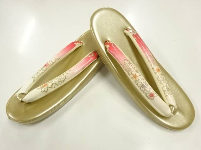 （単位：cm） 時代 現代(1989 - ) 状態 非常によい 素材 合皮 色目 -- 【商品説明】 サイズ：L 使用感があります。 状態は大変良いです。 使用可能です。【合計3980円以上の購入で送料無料】 和装草履（Lサイズ）【中古】【着】【和装小物】