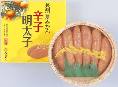 商品説明名称 長州 夏みかん 辛子明太子 (無着色)250g（木樽入り）内容量250g 産地名山口県下関から直送主な原材料・すけそうだらの卵（ロシア産）、食塩、醸造調味料、夏みかん、唐辛子、辛子エキス、甘味料（ソルビット）、調味料（アミノ酸等）、トレハロース、酸化防止剤（ビタミンC）、発色剤（亜硝酸Na）（原材料の一部に大豆を含む） 保存方法冷凍保存（-18℃以下） 賞味期限冷凍保存で60日、解凍後は冷蔵庫に保管し、お早めにお召し上がり下さい。備考 ※産地直送便であるため配達指定日はお受けできません