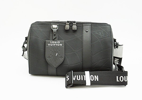 ☆【中古】　新品同様　【LOUIS VUITTON　ルイ・ヴィトン】　シティ・キーポル　FIFAワールドカップ　2022　M21543　ショルダーバッグ　ノワールのサムネイル