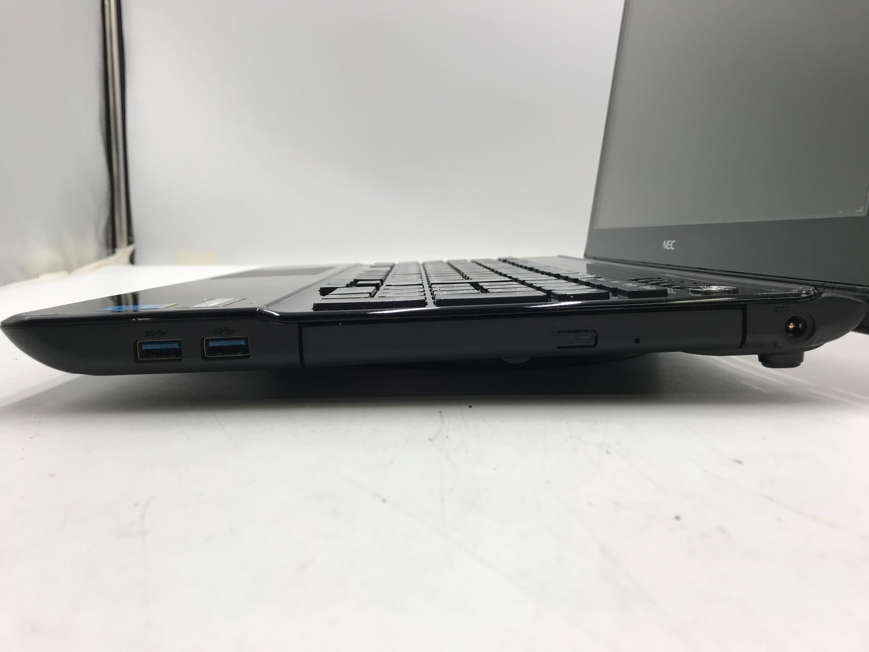 NEC / ノートPC / LaVie S LS550/S シリーズ PC-LS550SSB / HDD 1TB(1000GB) / 第4世代Core i5 / グラフィックボード Intel Corporation 4th Gen Core Processor Integrated Graphics Controller 32MB / 光学ドライブ BD-MLT UJ262 / メモリ 8GB【中古品】