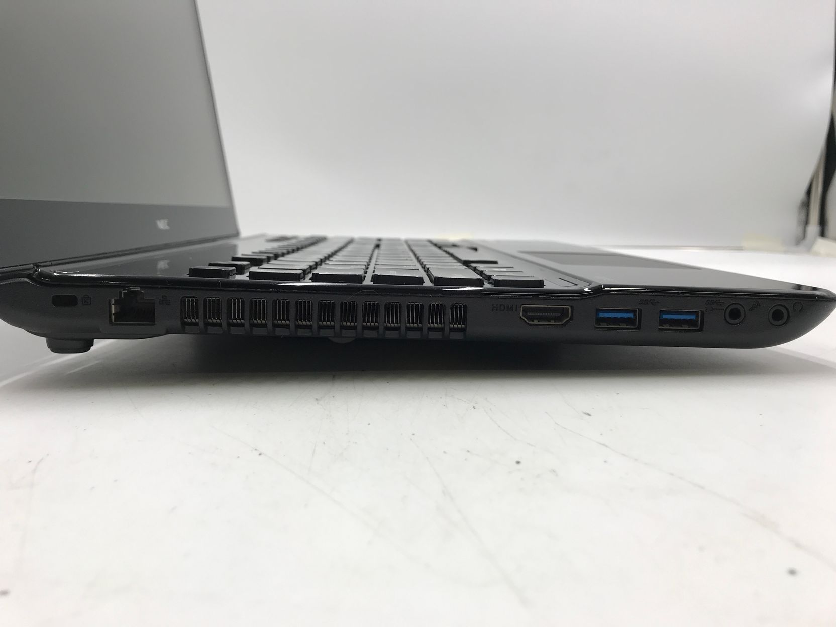 NEC / ノートPC / LaVie S LS550/S シリーズ PC-LS550SSB / HDD 1TB(1000GB) / 第4世代Core i5 / グラフィックボード Intel Corporation 4th Gen Core Processor Integrated Graphics Controller 32MB / 光学ドライブ BD-MLT UJ262 / メモリ 8GB【中古品】