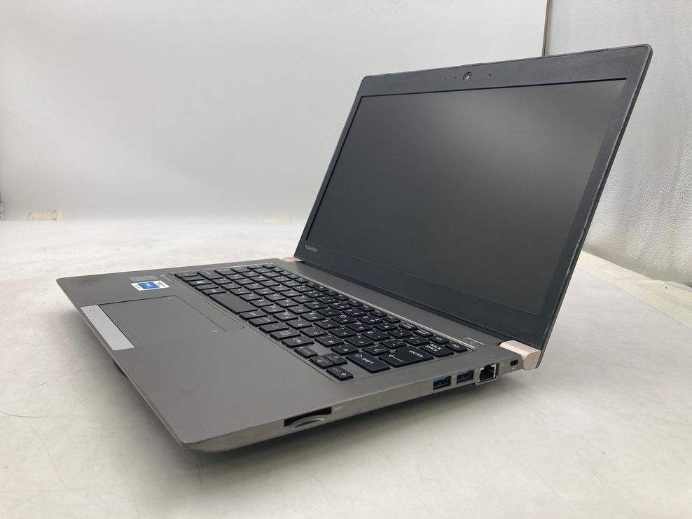 TOSHIBA / ノートPC / dynabook R63/P / SSD 256GB / 第5世代Core i5 / グラフィックボード Intel Corporation HD Graphics 5500 32MB / メモリ 4GB【中古品】