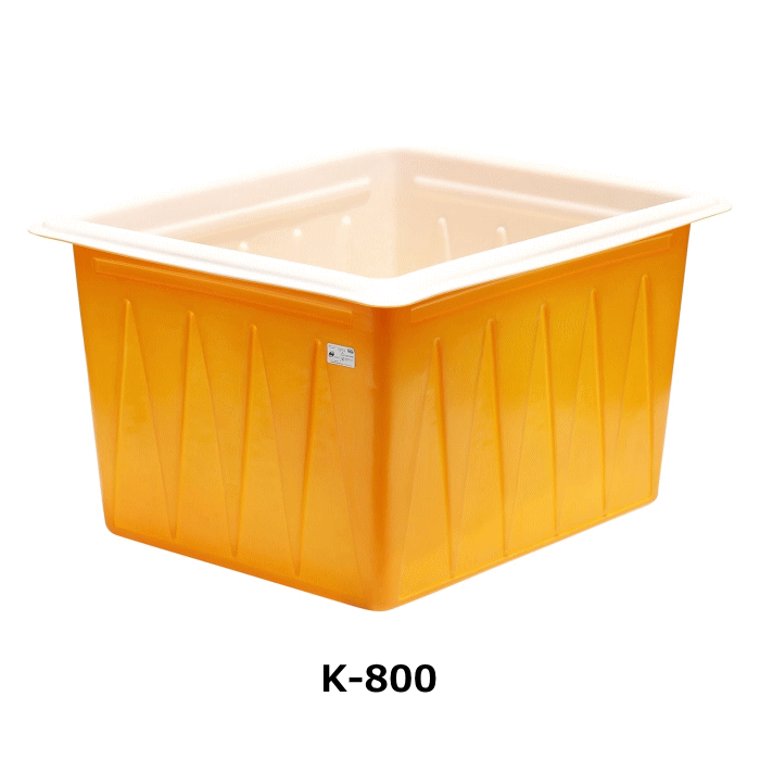 商 品 説 明 材質 ポリエチレン サイズ 上部外寸：約1000×1200mm 下部外寸：約900×1100mm 高さ：約800mm 肉厚：約7.1mm※製品寸法は±1.5％程度の誤差が生じることがあります。※上部寸法にツバ部は含みません。詳細は製品図面をご確認ください。 容量 約800L 重量 約24.8kg カラー 外側：オレンジ内側：白 特徴 ●標準タイプの角型 ●優れた耐蝕性 用途 ●農作物 水産物の集荷 仕分け作業に ●食品加工 仕込み作業に 使用上の注意 ●タンク本体の目盛りは目安としてご使用ください。 ●埋設用にはご使用にならないでください。 ●エンジン、モーターなど発熱するものや排気ガスなどが直接当たらぬ様にしてください。 メーカー スイコー 関連ワード： 角型開放容器　容器　大型容器　大型　角型　タンク　農業　土木　一般作業　水産　漁業　仕分け　農産物　水産物　集荷　食品加工　仕込み作業　品番 容量 （L） 上部外寸 （幅×奥行） （mm） 下部外寸 （幅×奥行） （mm） 高さ （mm） 肉厚 （mm） 重量 （kg） 色 K-1000 1000 1125×1370 1000×1240 760 7.7 30.6 外側：オレンジ 内側：白 K-800 800 1000×1200 900×1100 800 7.1 24.8 K-620 620 1015×1095 945×995 660 6.8 19.4 K-480 480 865×1020 810×960 625 6.6 15.8 K-420 420 745×745 715×715 760 4.2 11.7 K-300 300 730×940 630×840 550 5.4 9.9 K-200 200 600×815 515×730 515 3.6 6.6 K-150 150 470×670 430×610 560 3.1 4.9 K-100 100 510×710 410×610 400 2.7 3.3 K-70 70 420×610 370×570 300 2.4 2.2 　※製品寸法は±1.5%程度誤差が生じることがあります。 　※上部寸法にツバ部は含みません。詳細は製品図面をご確認ください。 　　　　　※大量に液体を入れる場合はM型容器をお勧めします。